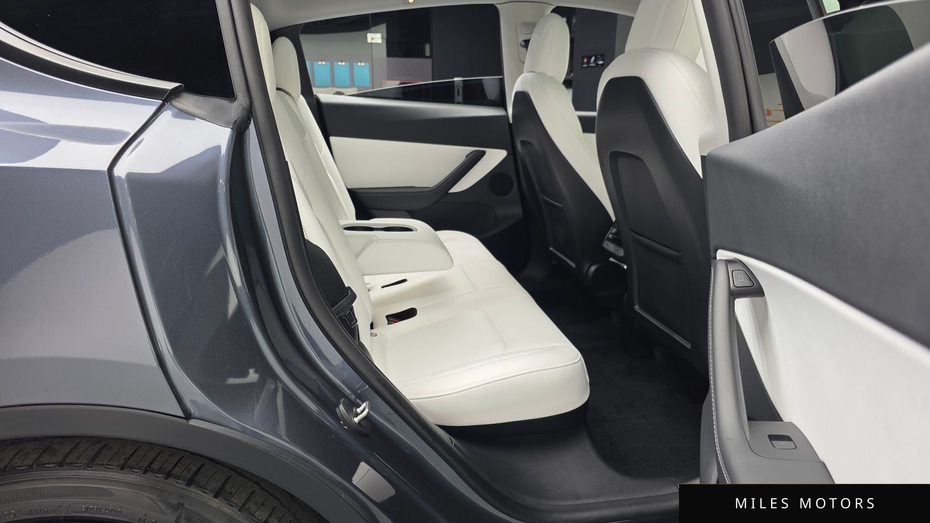 Tesla 모델 Y 2022 — миниатюра 18