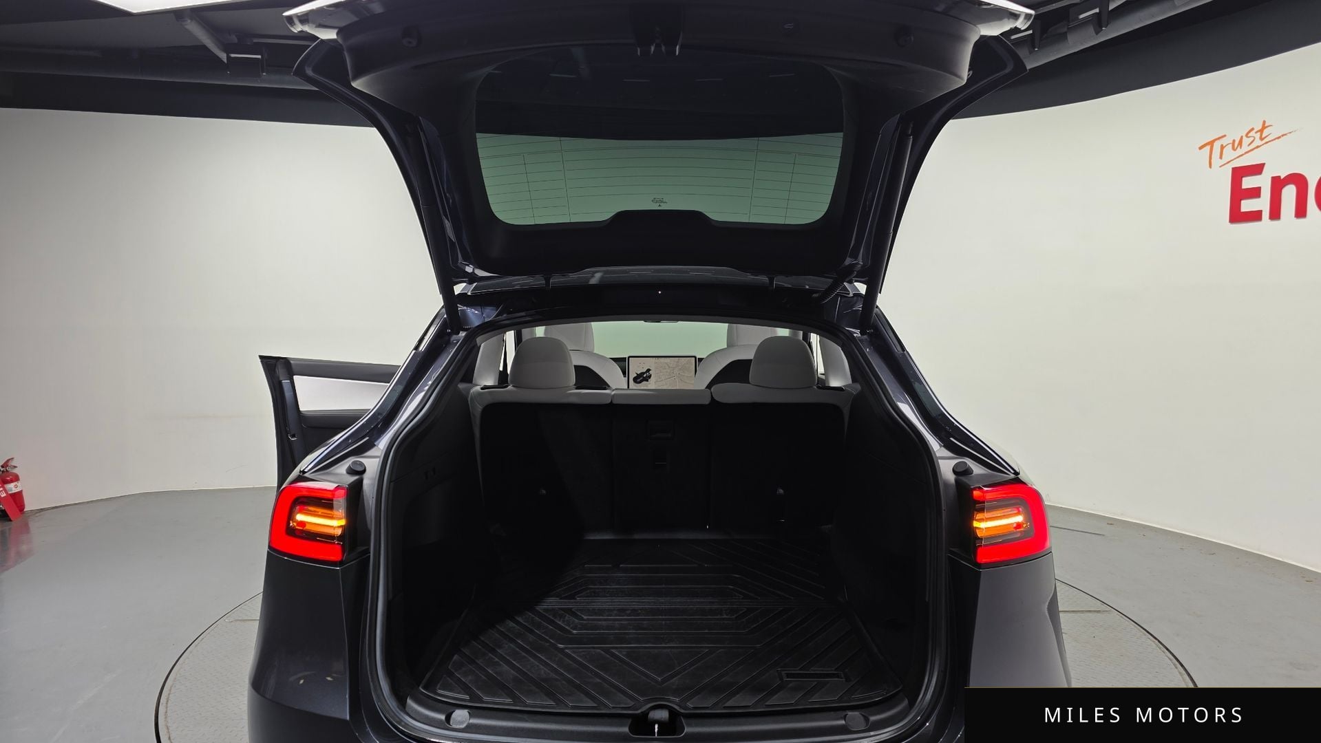 Tesla 모델 Y 2022 — миниатюра 26