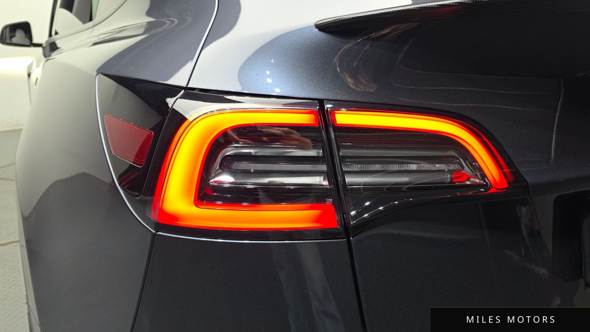 Tesla 모델 Y 2022 — миниатюра 9