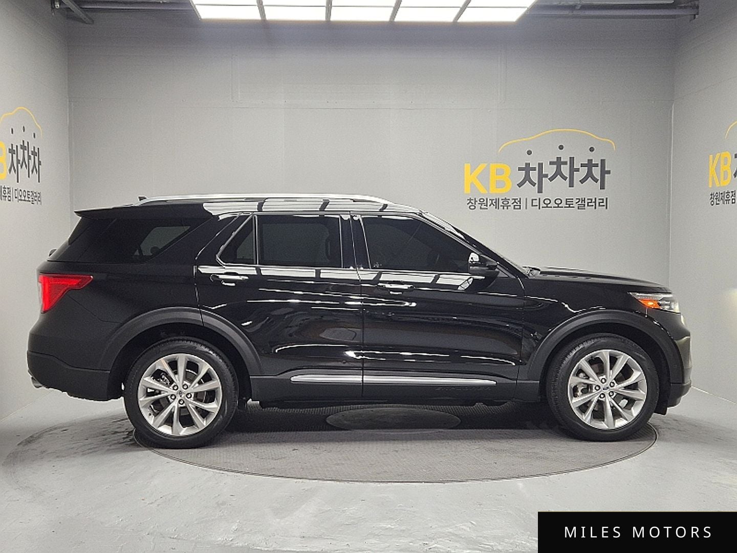 Ford Explorer 2022 — миниатюра 7