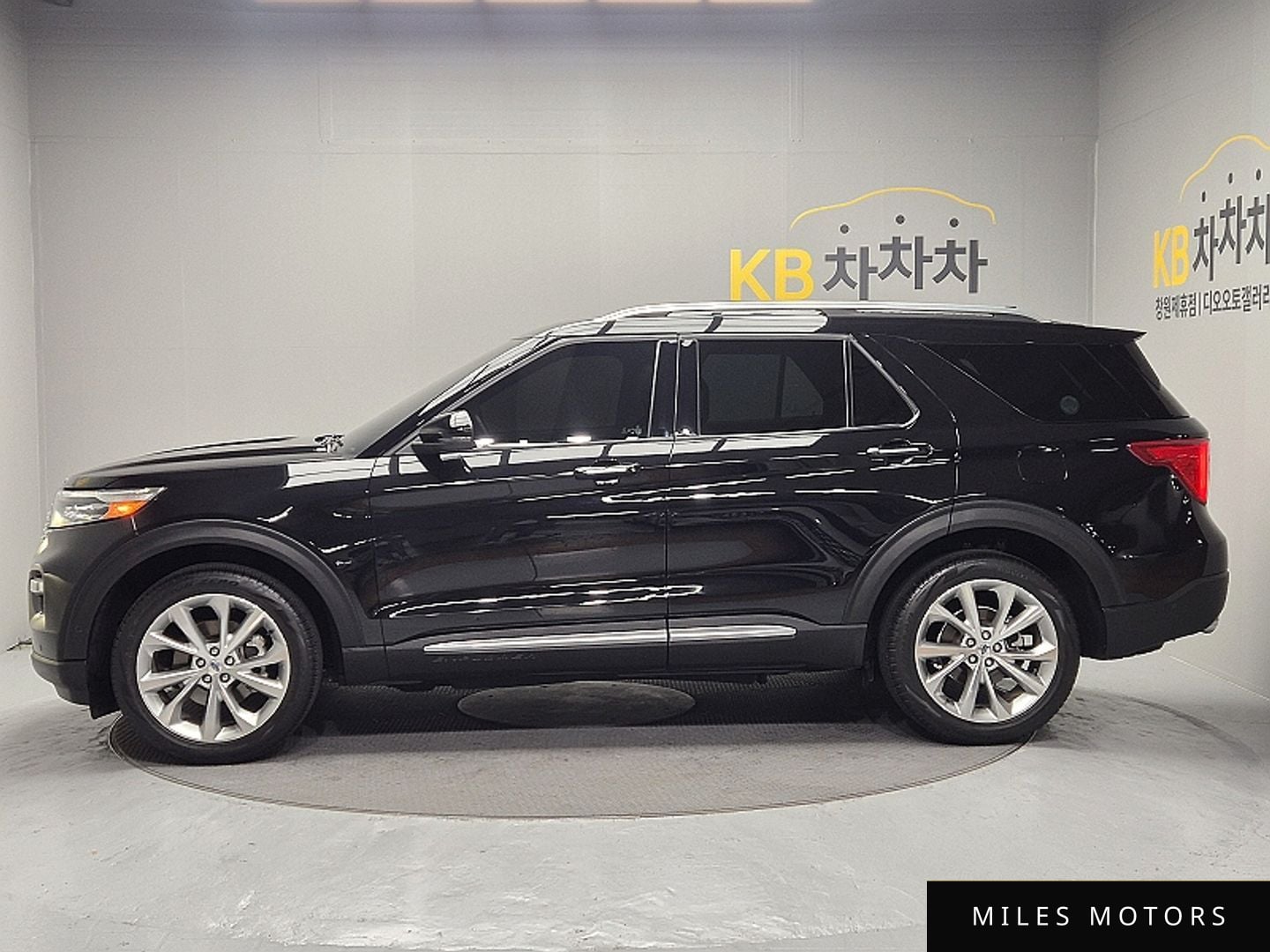 Ford Explorer 2022 — миниатюра 8