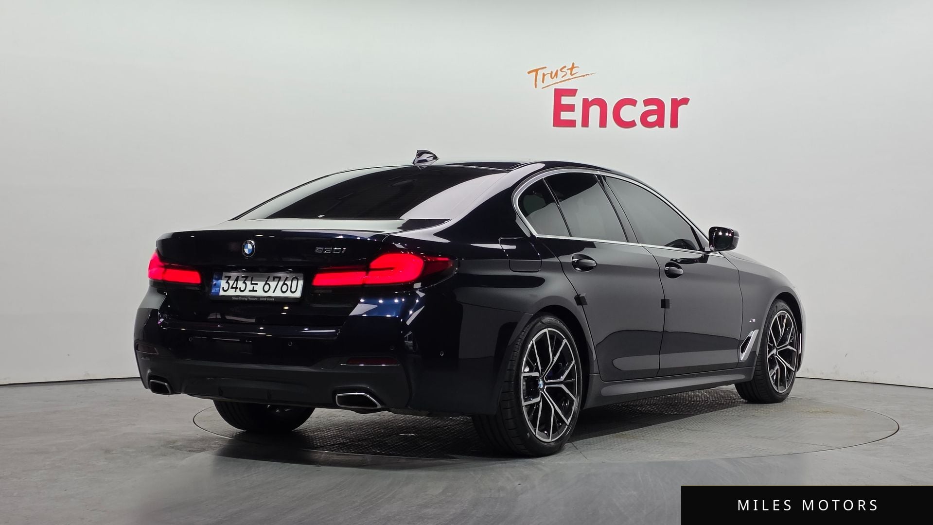 BMW 5 Series (G30) 2023 — миниатюра 2