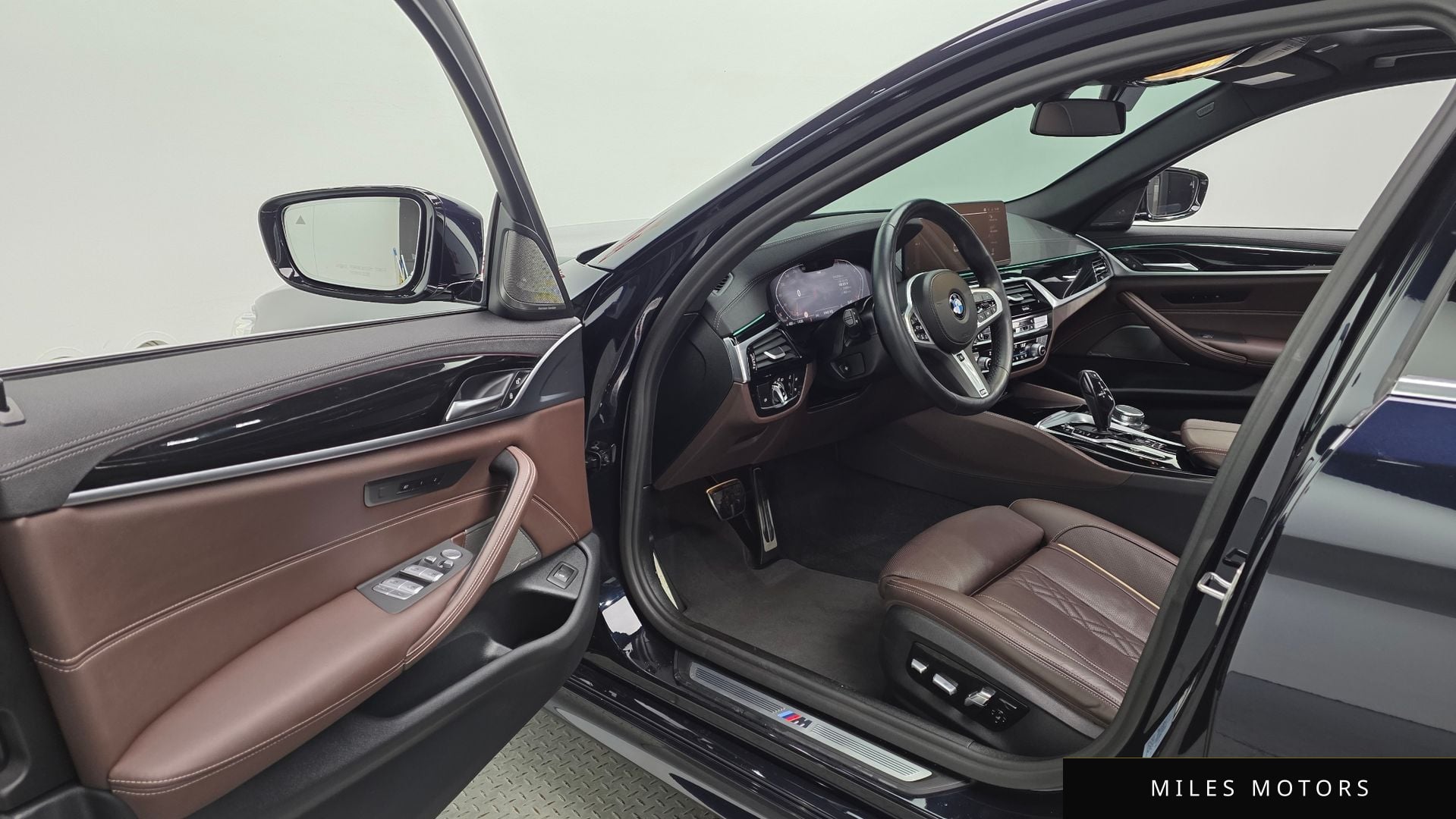 BMW 5 Series (G30) 2023 — миниатюра 13