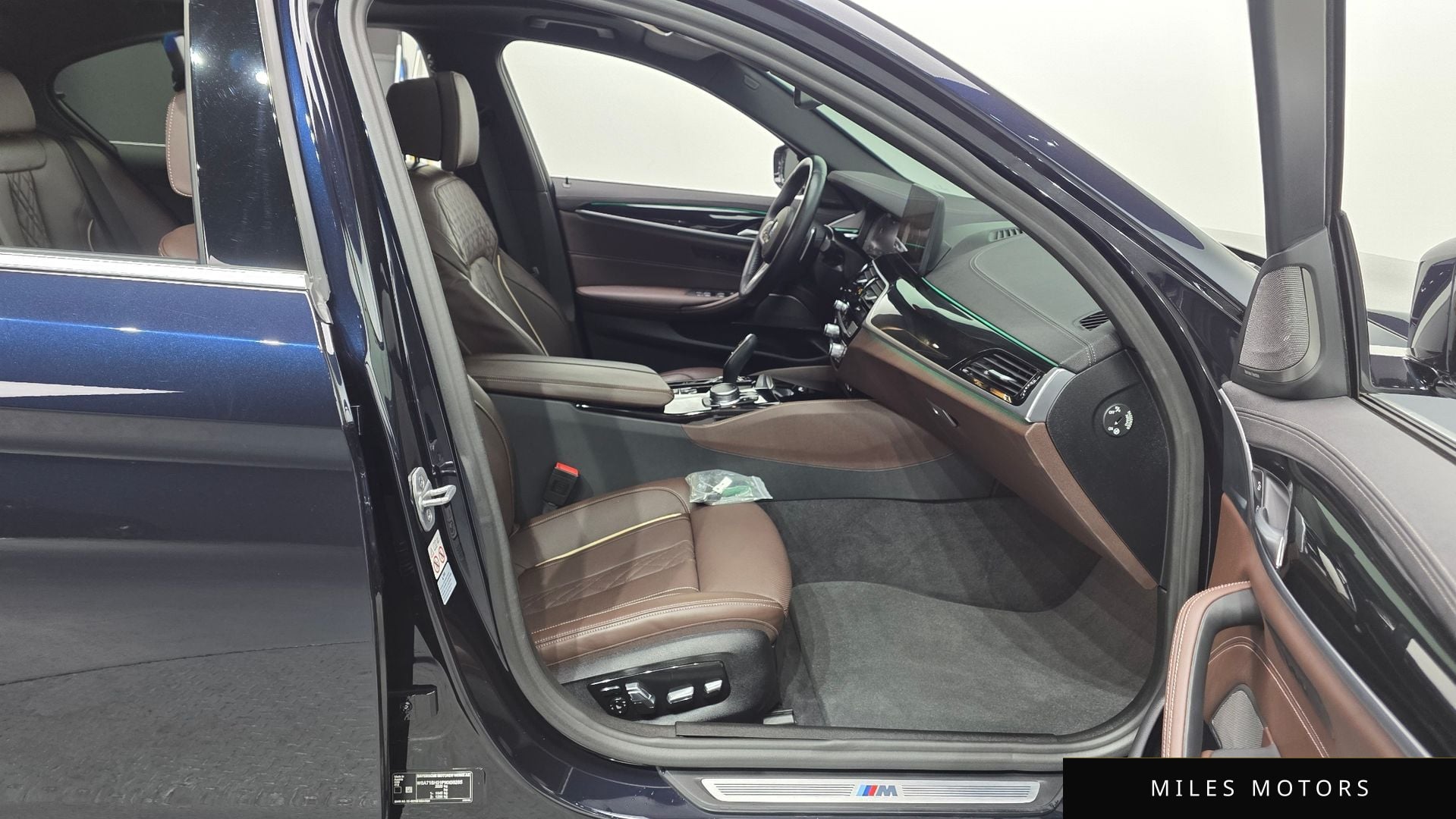 BMW 5 Series (G30) 2023 — миниатюра 17