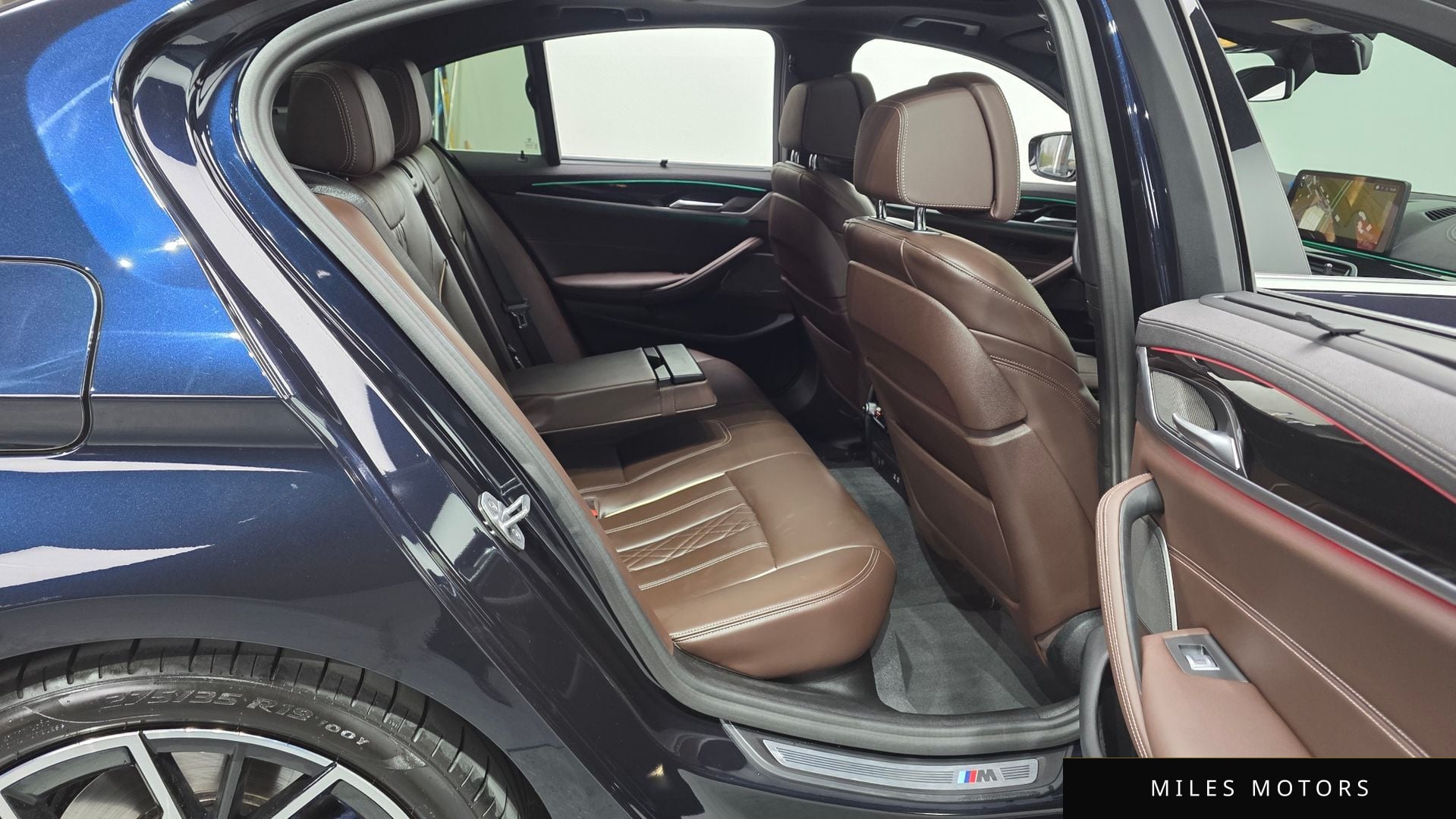 BMW 5 Series (G30) 2023 — миниатюра 18