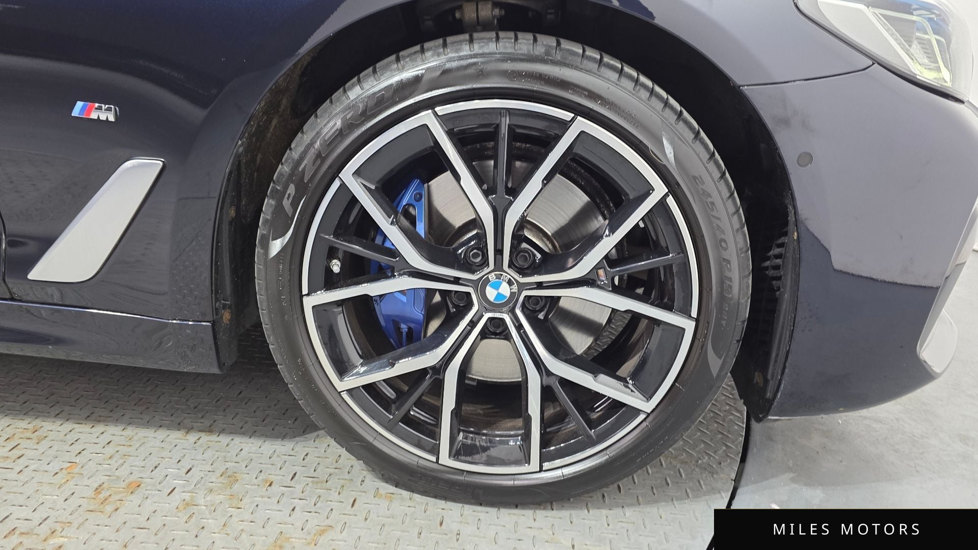 BMW 5 Series (G30) 2023 — миниатюра 7