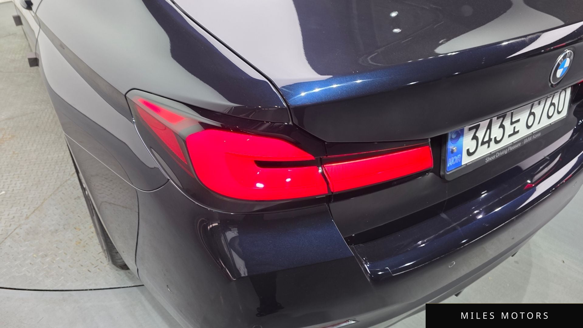 BMW 5 Series (G30) 2023 — миниатюра 9