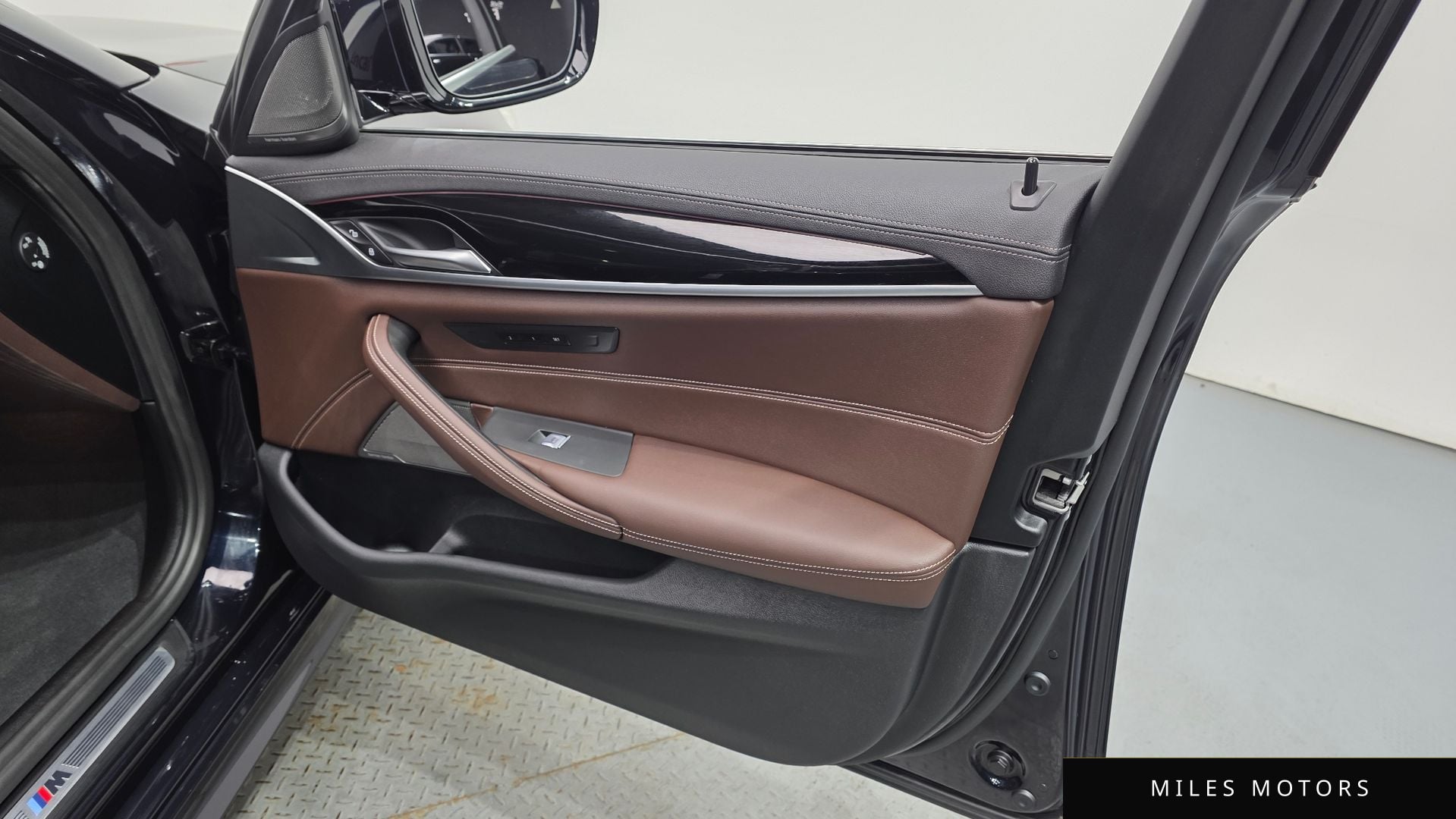BMW 5 Series (G30) 2023 — миниатюра 14
