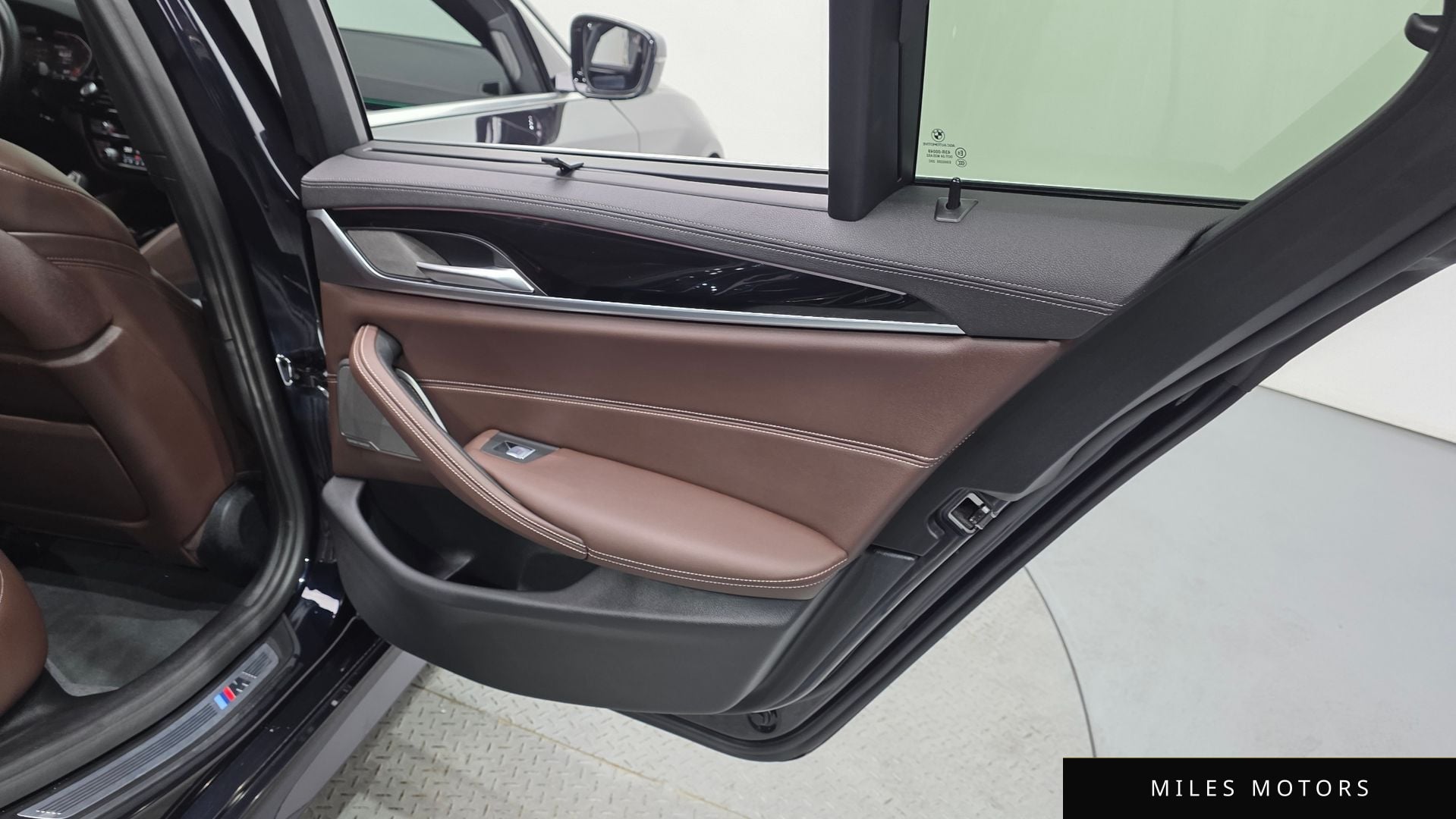 BMW 5 Series (G30) 2023 — миниатюра 15