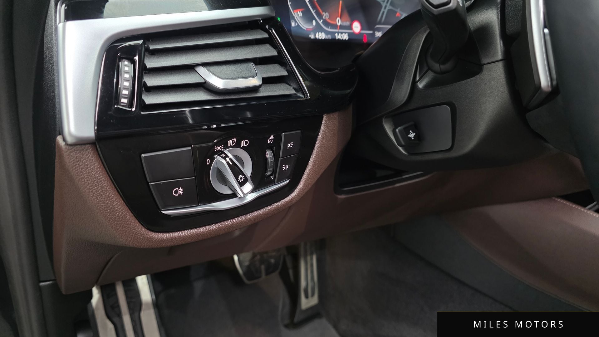 BMW 5 Series (G30) 2023 — миниатюра 28