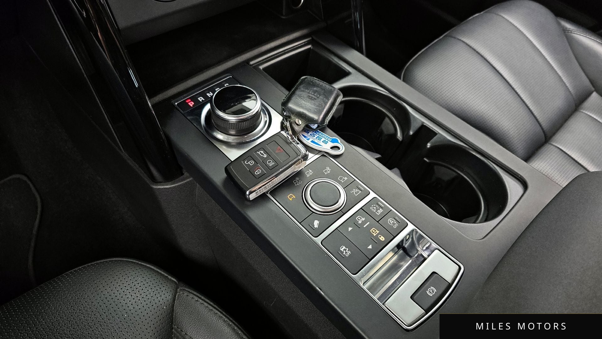 Land Rover Discovery 2018 — миниатюра 12