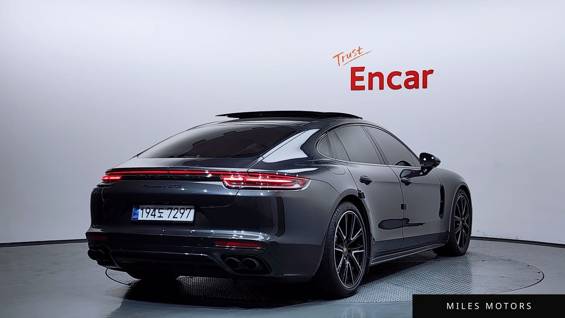 Porsche Panamera 2019 — миниатюра 2