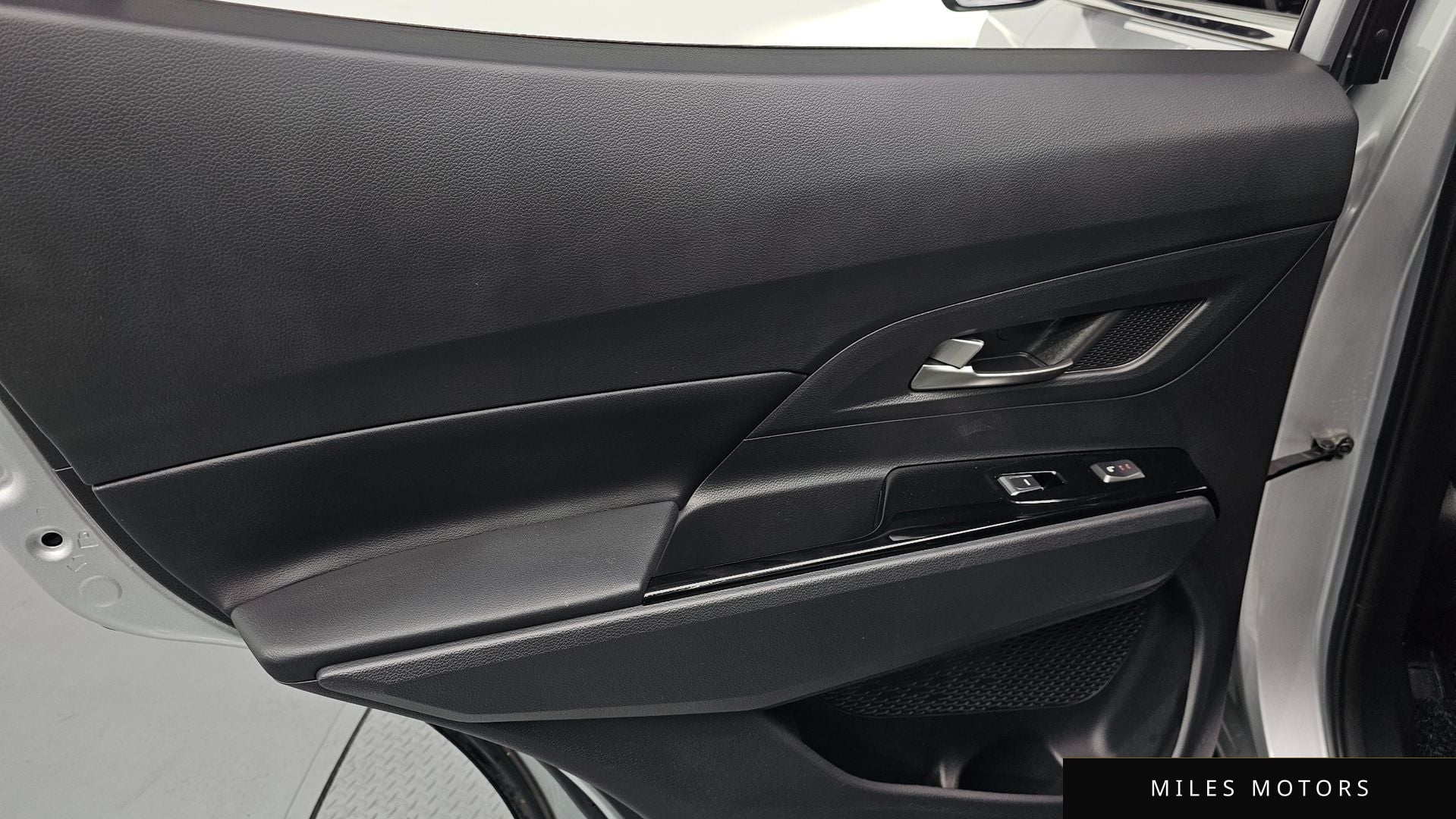KG Mobility Beautiful Korando 2019 — миниатюра 15