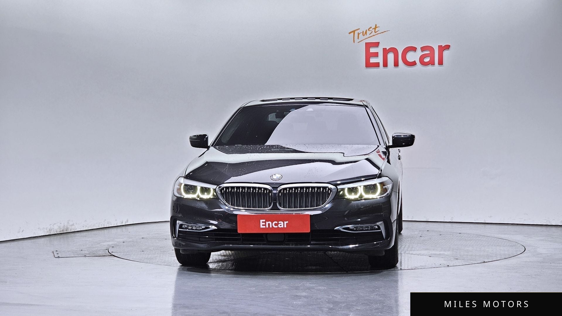 BMW 5 Series (G30) 2018 — миниатюра 3