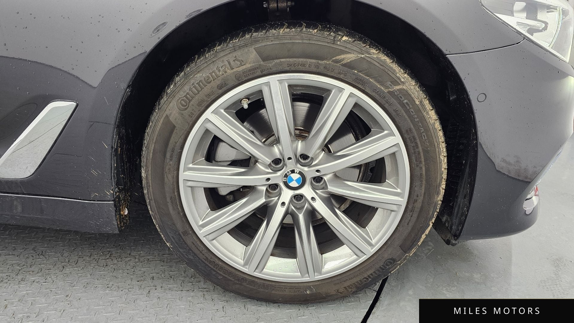 BMW 5 Series (G30) 2018 — миниатюра 5