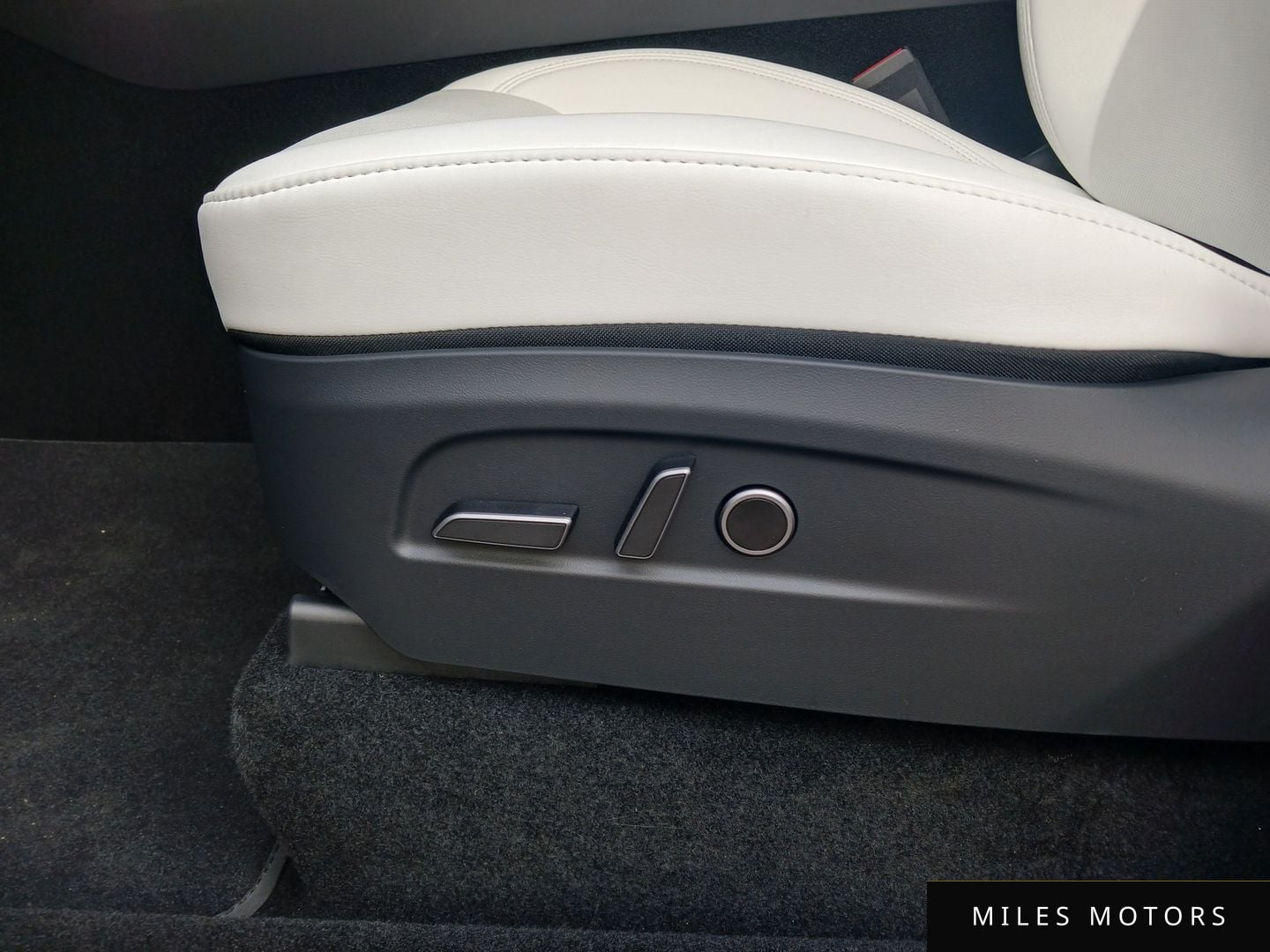 Tesla Model Y 2026 — миниатюра 12