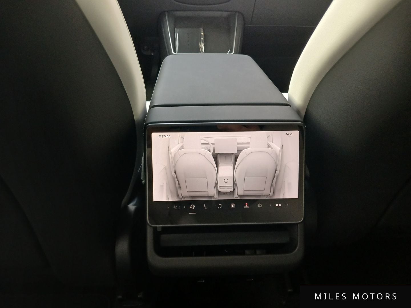 Tesla Model Y 2026 — миниатюра 15