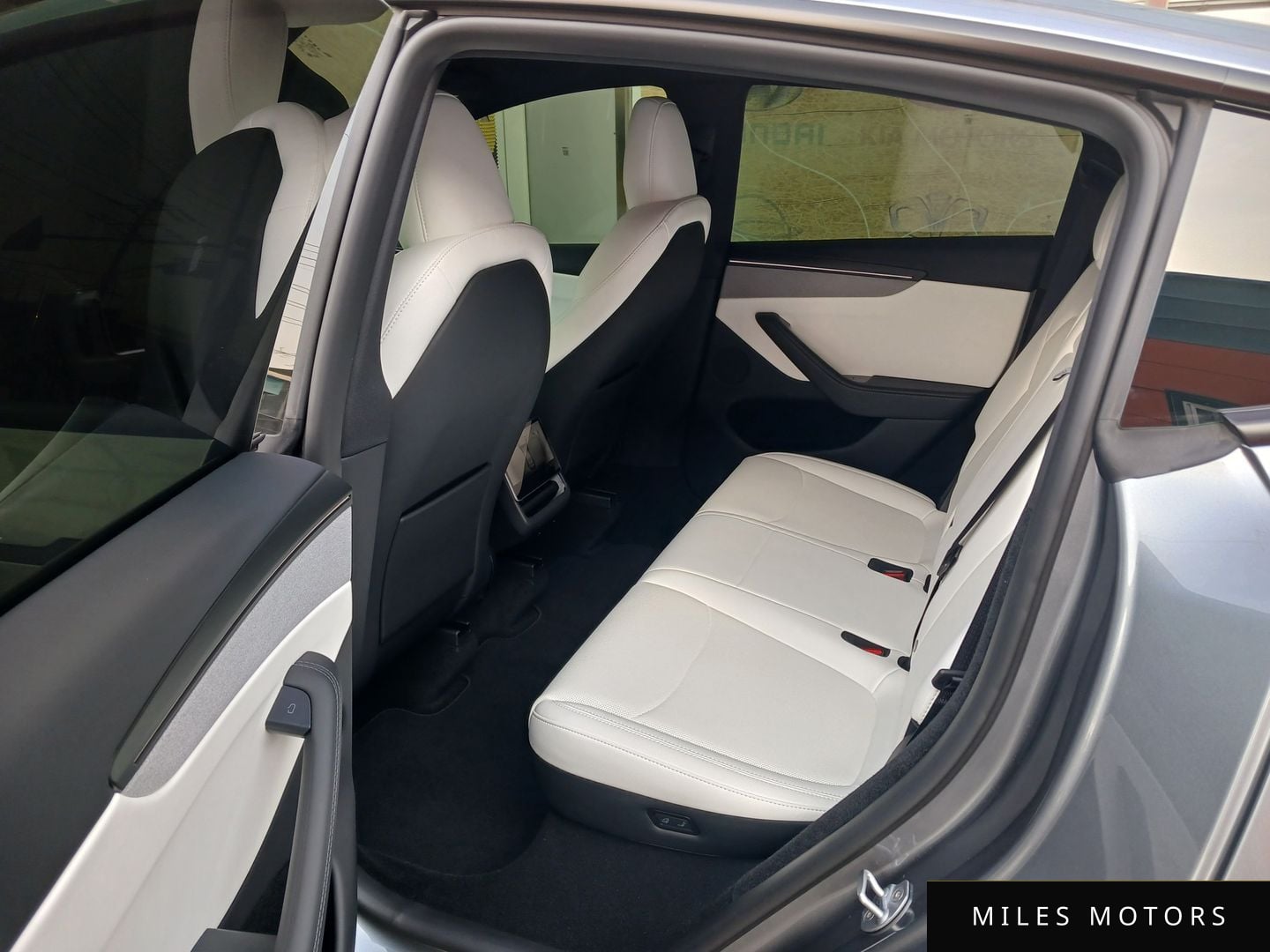 Tesla Model Y 2026 — миниатюра 16