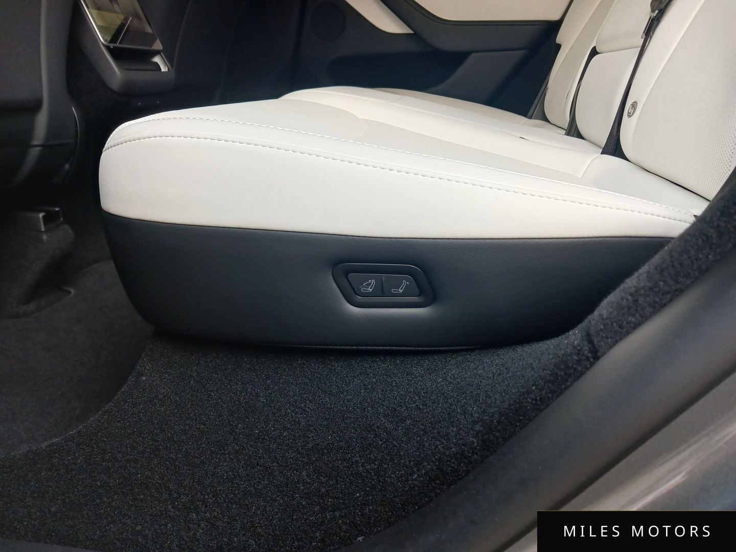 Tesla Model Y 2026 — миниатюра 17