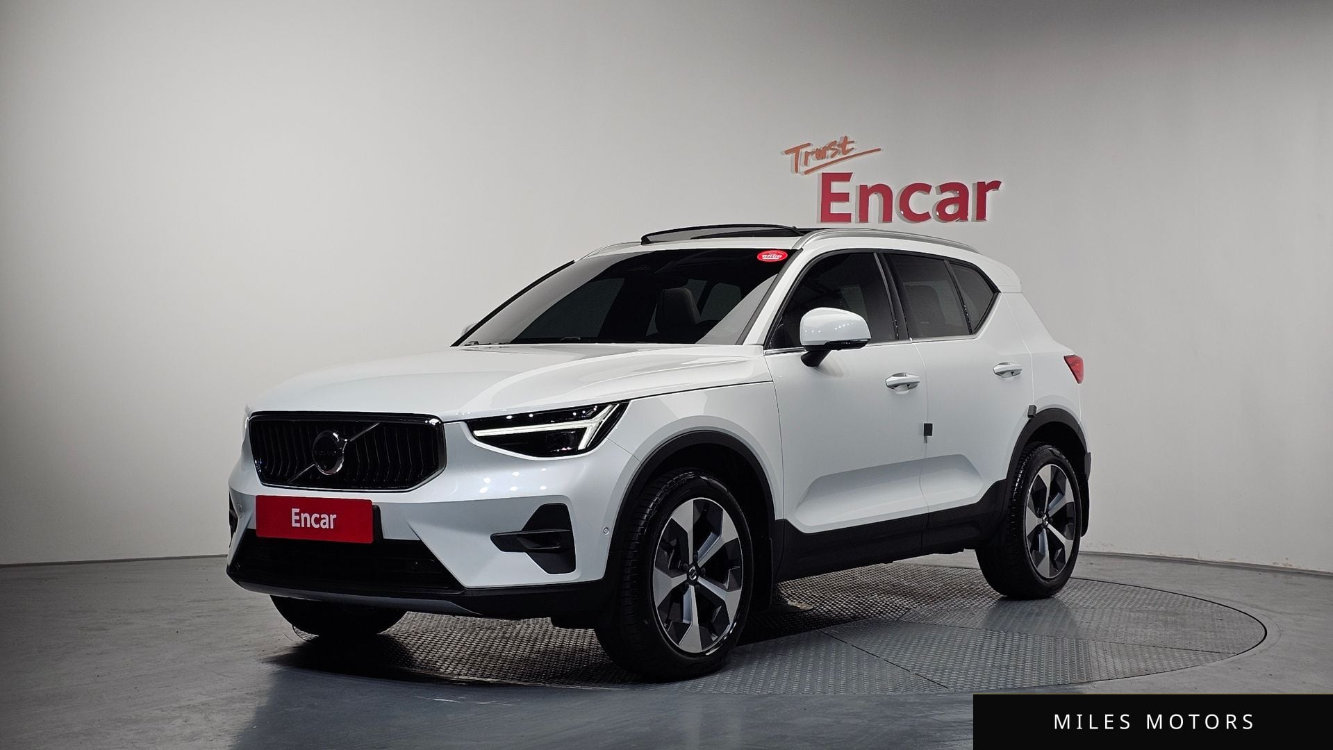 Volvo XC40 2025 — фото 1 из 12