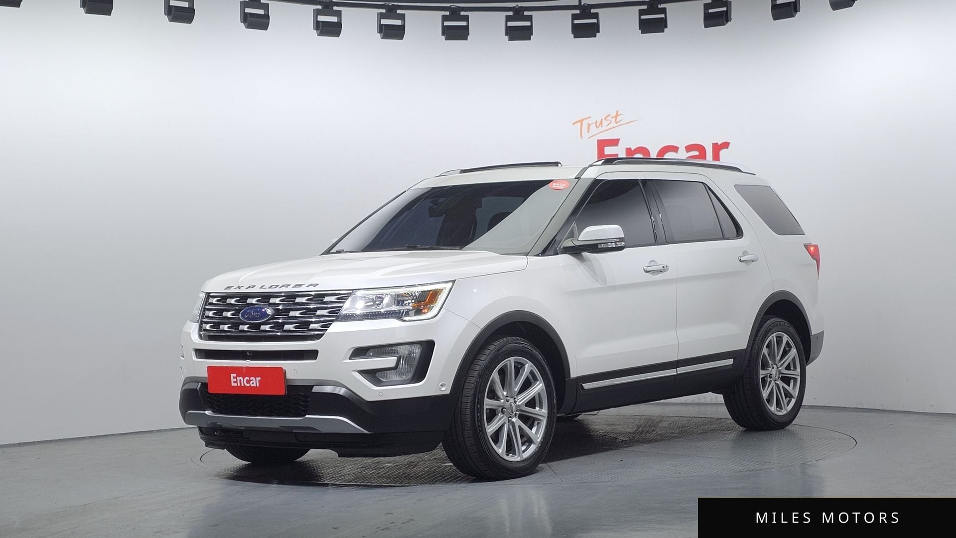 Ford Explorer 2016 — фото 1 из 12