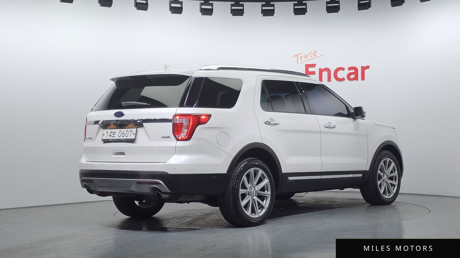 Ford Explorer 2016 — миниатюра 2