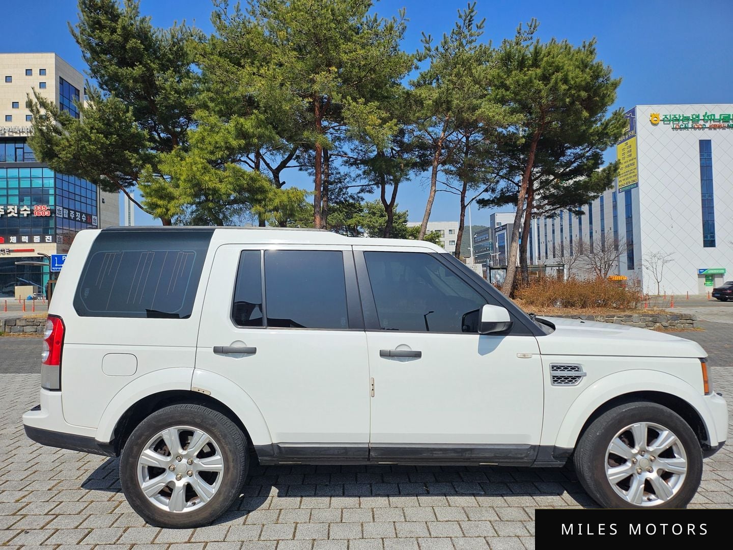 Land Rover Discovery 2013 — миниатюра 4