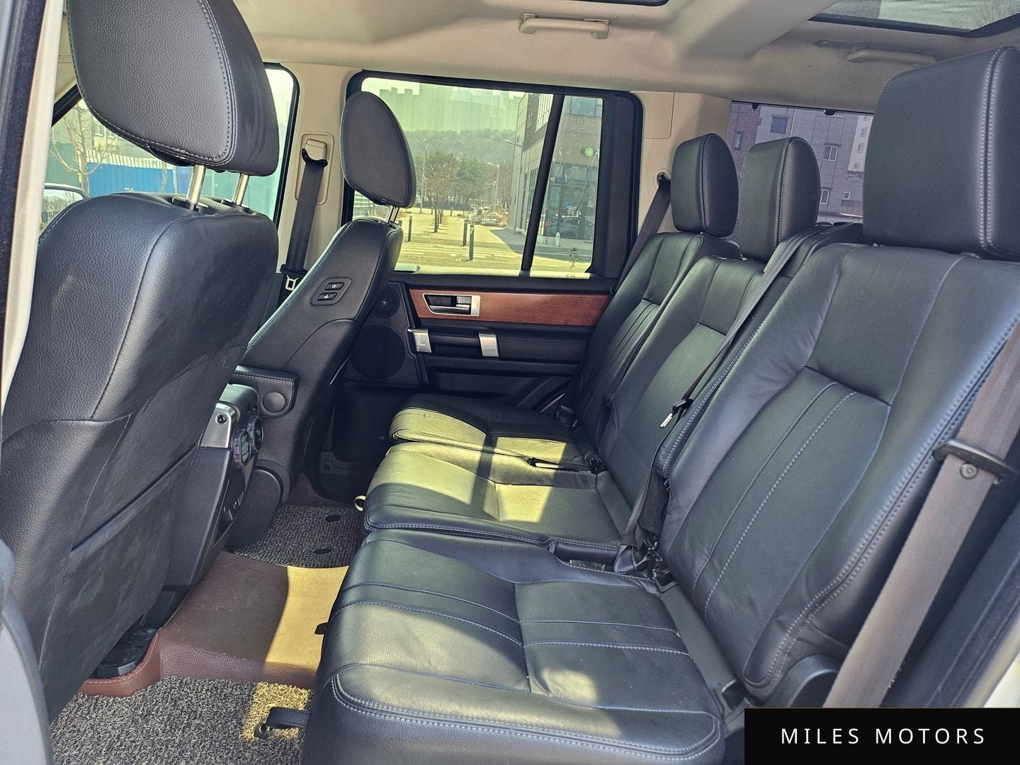 Land Rover Discovery 2013 — миниатюра 10