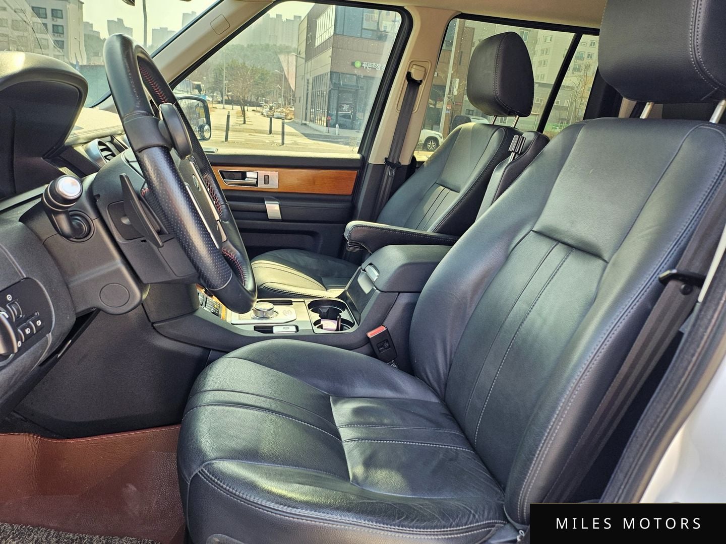 Land Rover Discovery 2013 — миниатюра 11