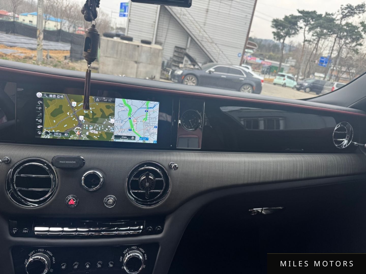 Rolls-Royce 고스트 2023 — миниатюра 9