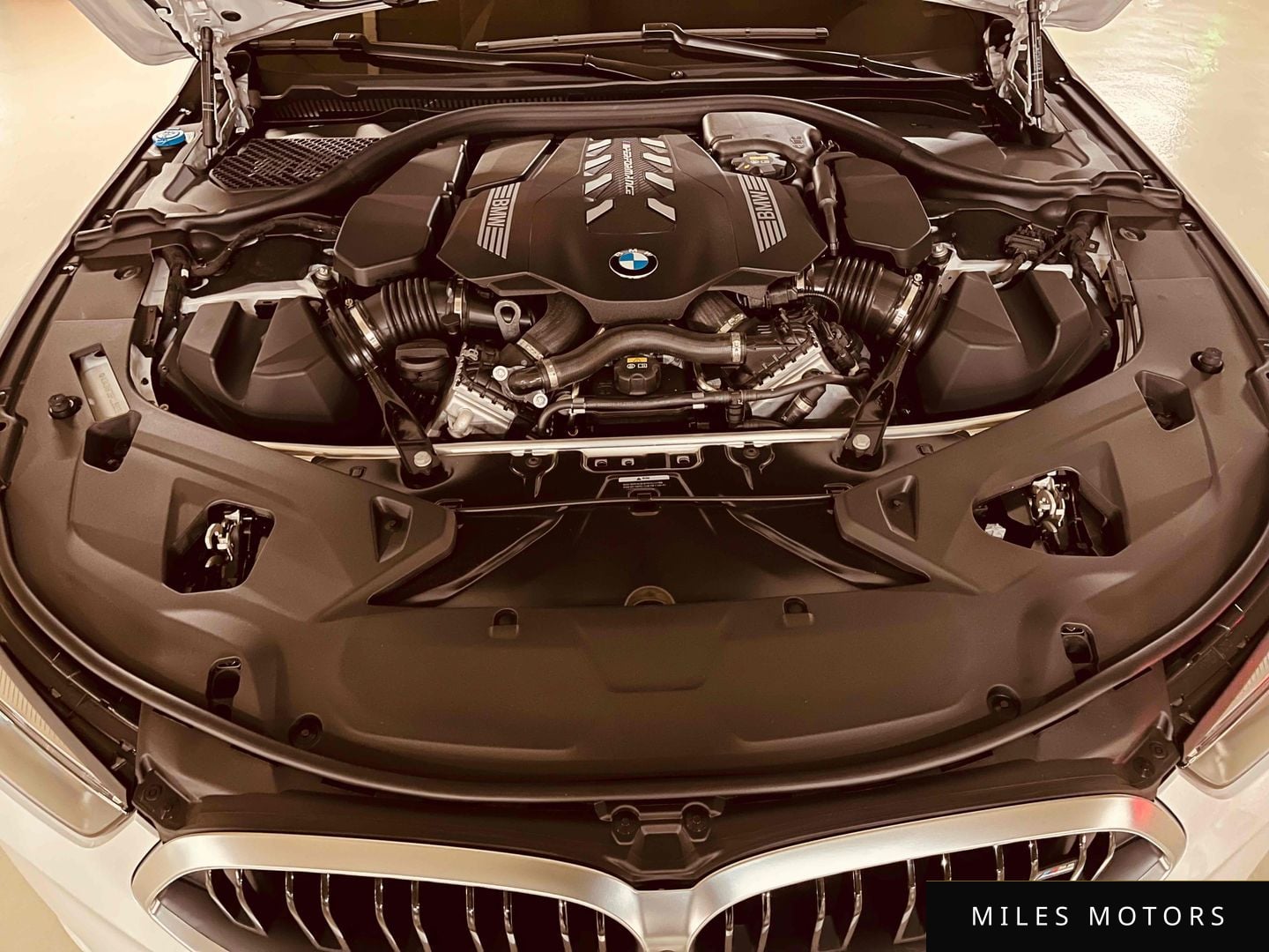 BMW 8 Series (G15) 2023 — миниатюра 6