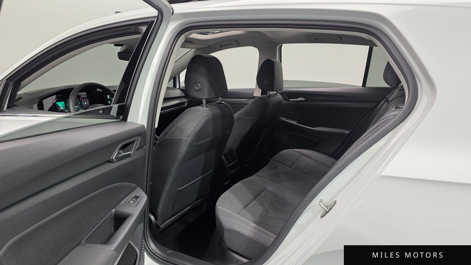 Volkswagen 골프 2022 — миниатюра 17