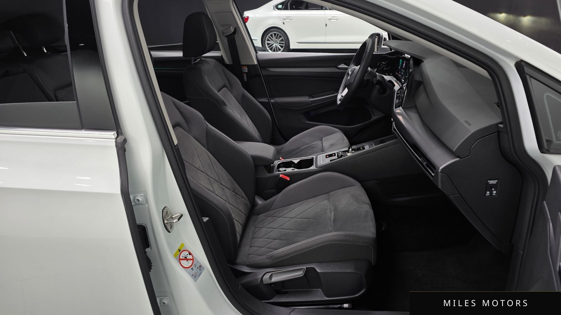 Volkswagen 골프 2022 — миниатюра 16