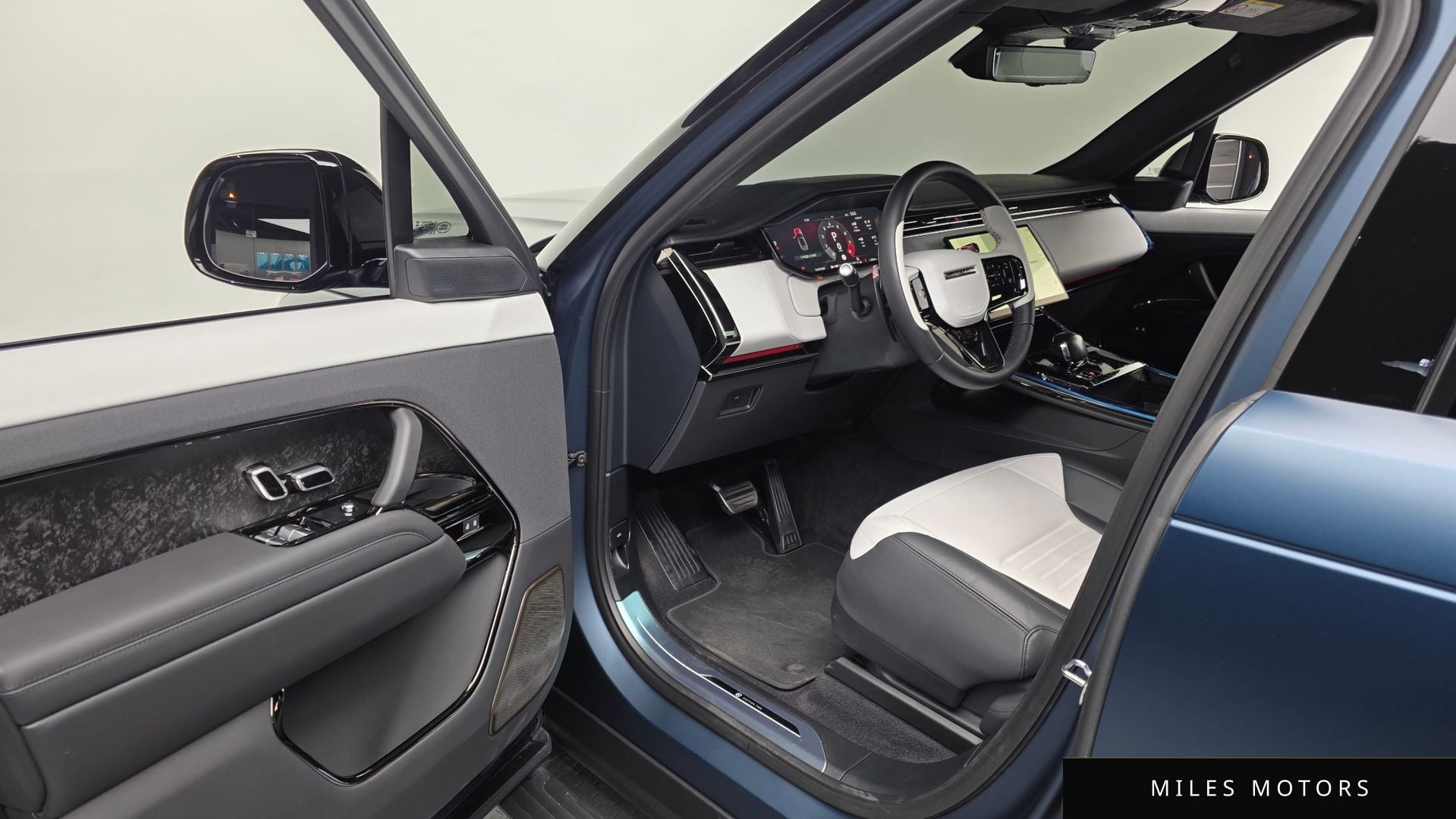 Land Rover Range Rover Sport 2025 — миниатюра 10