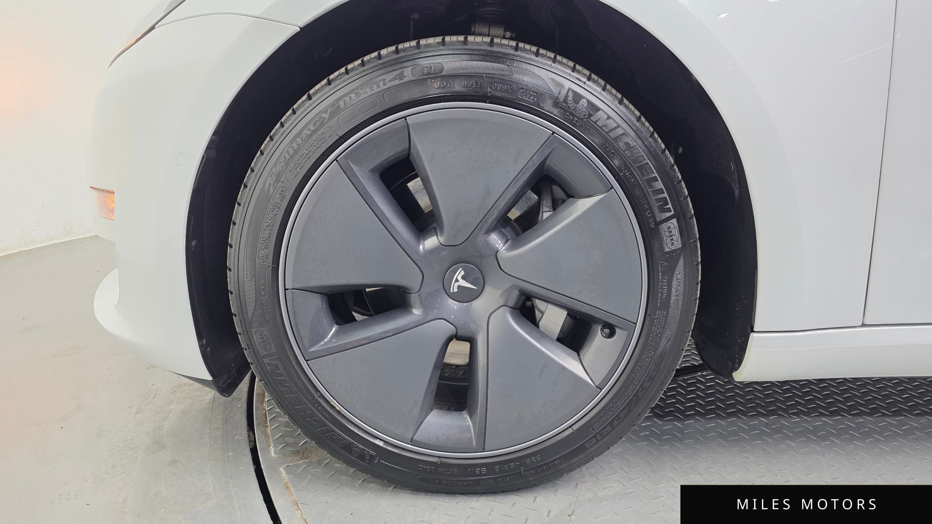 Tesla 모델 3 2022 — миниатюра 5