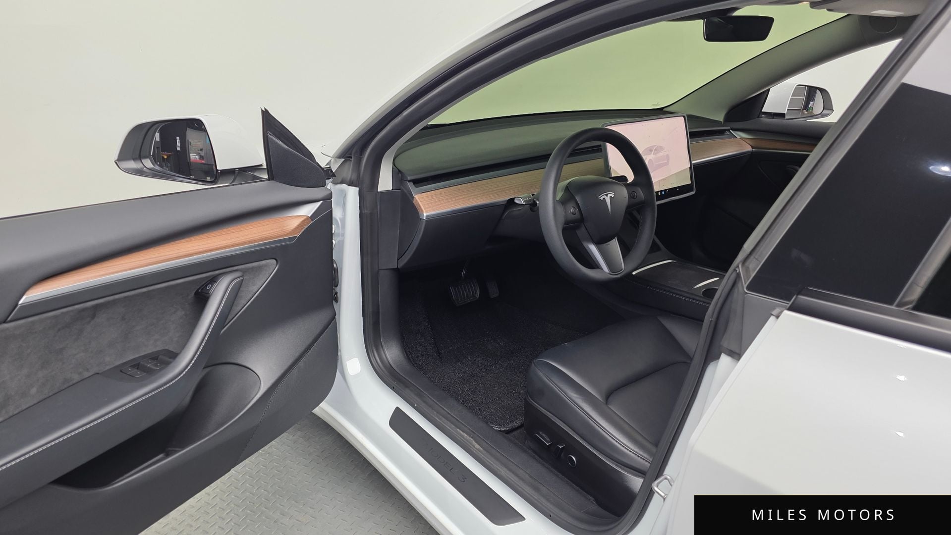 Tesla 모델 3 2022 — миниатюра 13