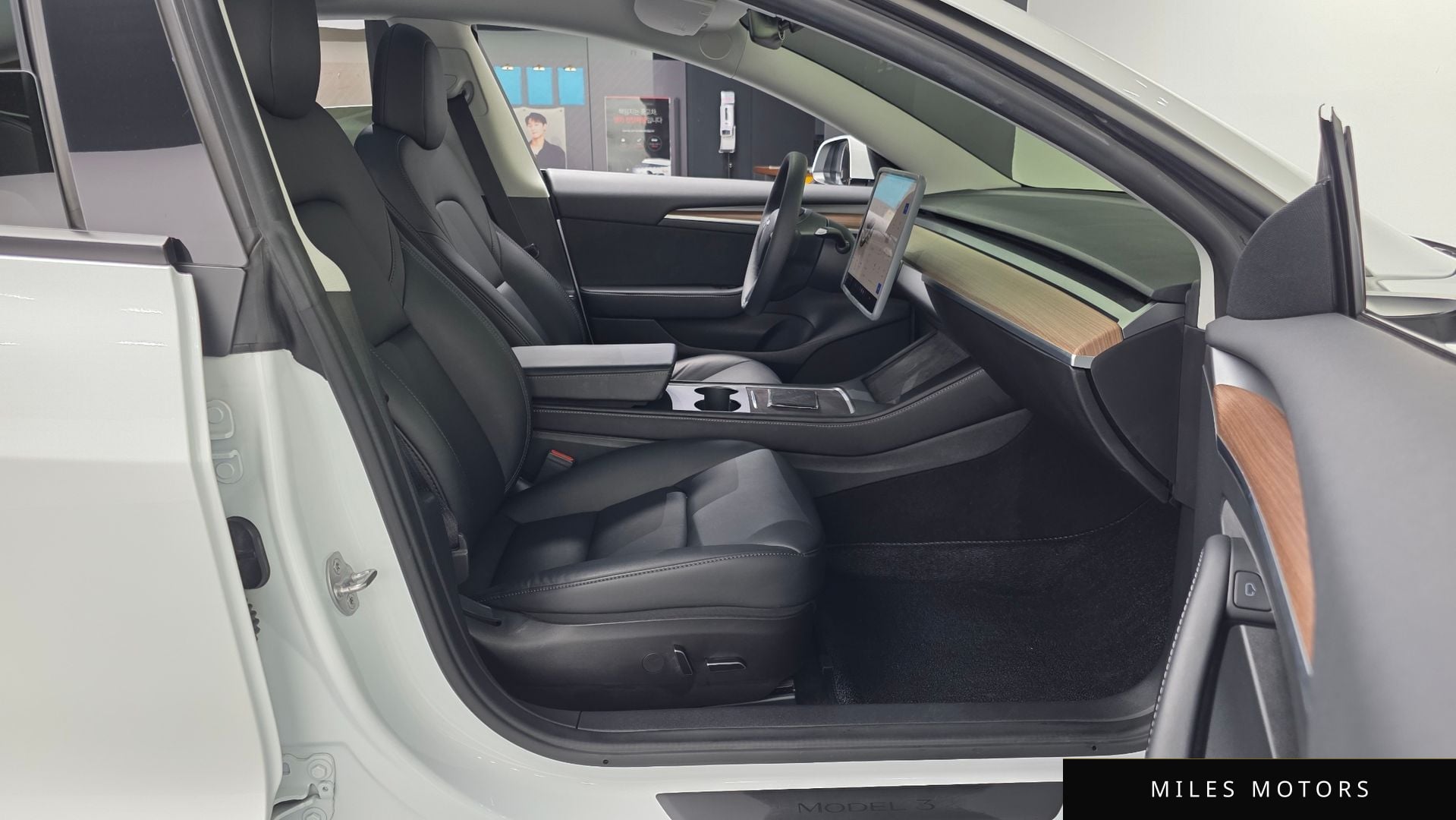 Tesla 모델 3 2022 — миниатюра 17