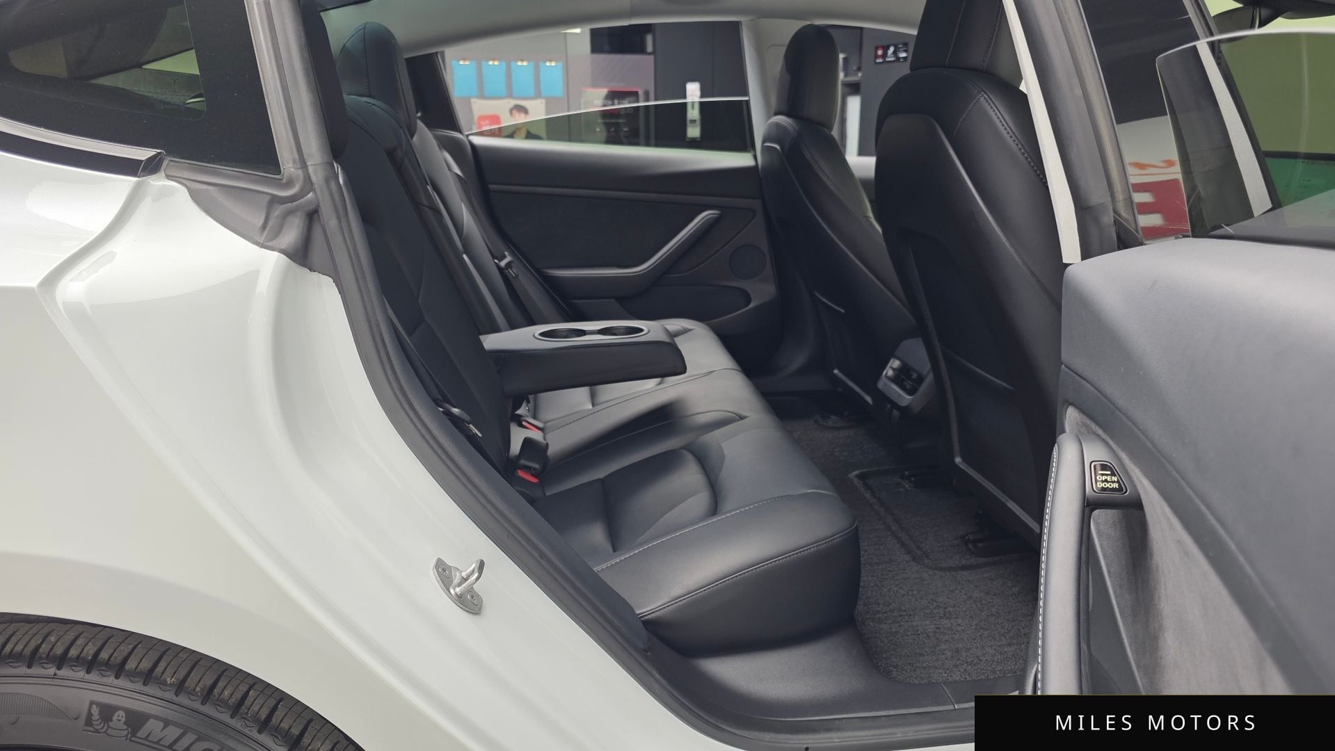 Tesla 모델 3 2022 — миниатюра 18