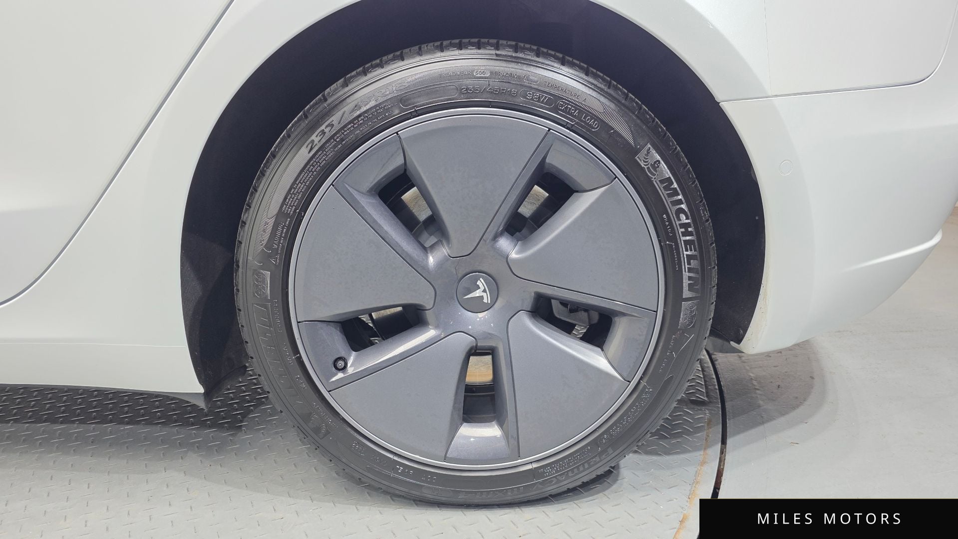 Tesla 모델 3 2022 — миниатюра 7