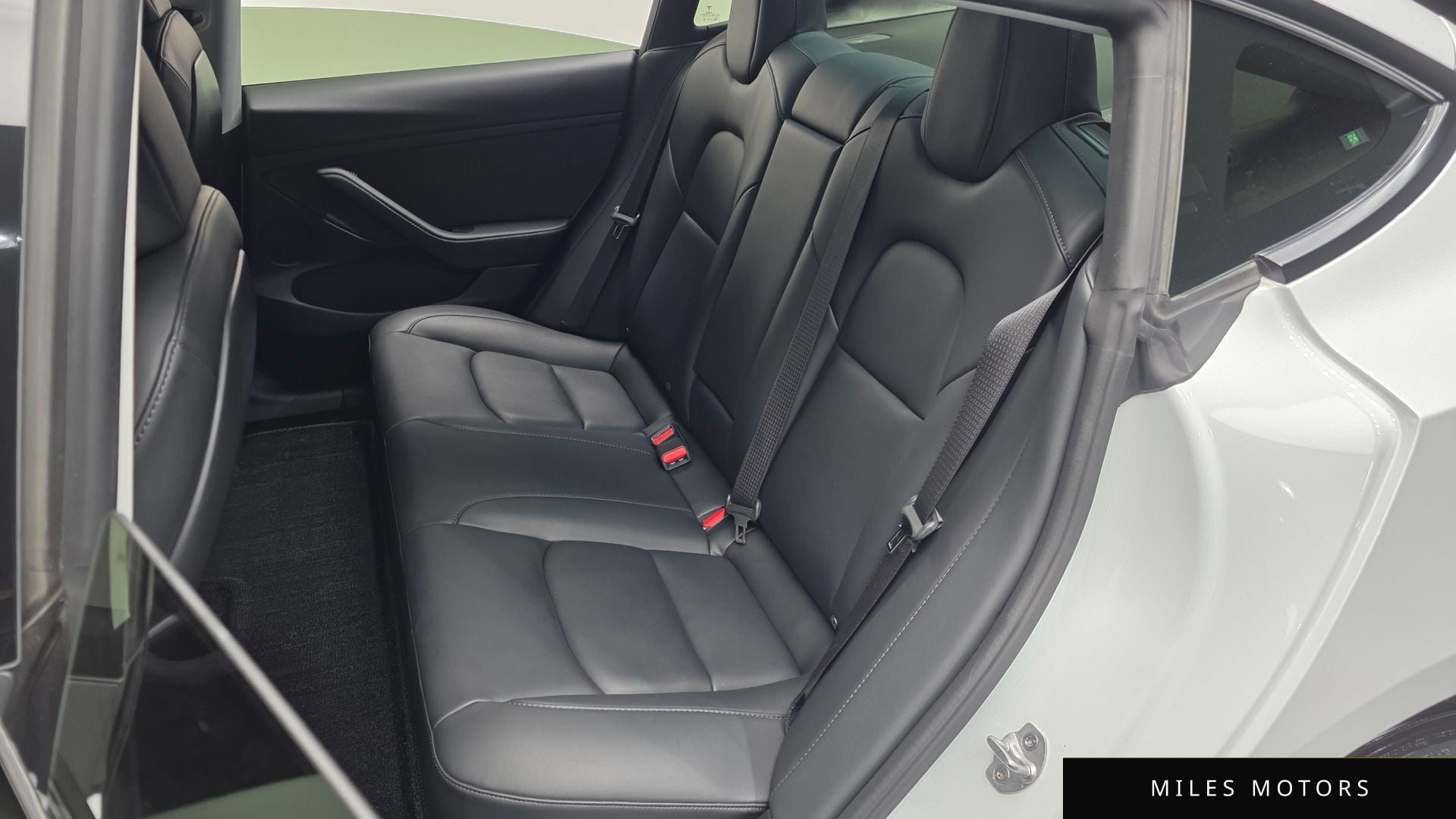 Tesla 모델 3 2022 — миниатюра 16