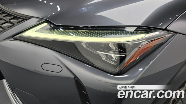 Лексус UX300e 2022 — миниатюра 8
