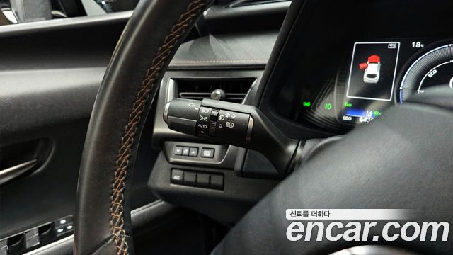 Лексус UX300e 2022 — миниатюра 32