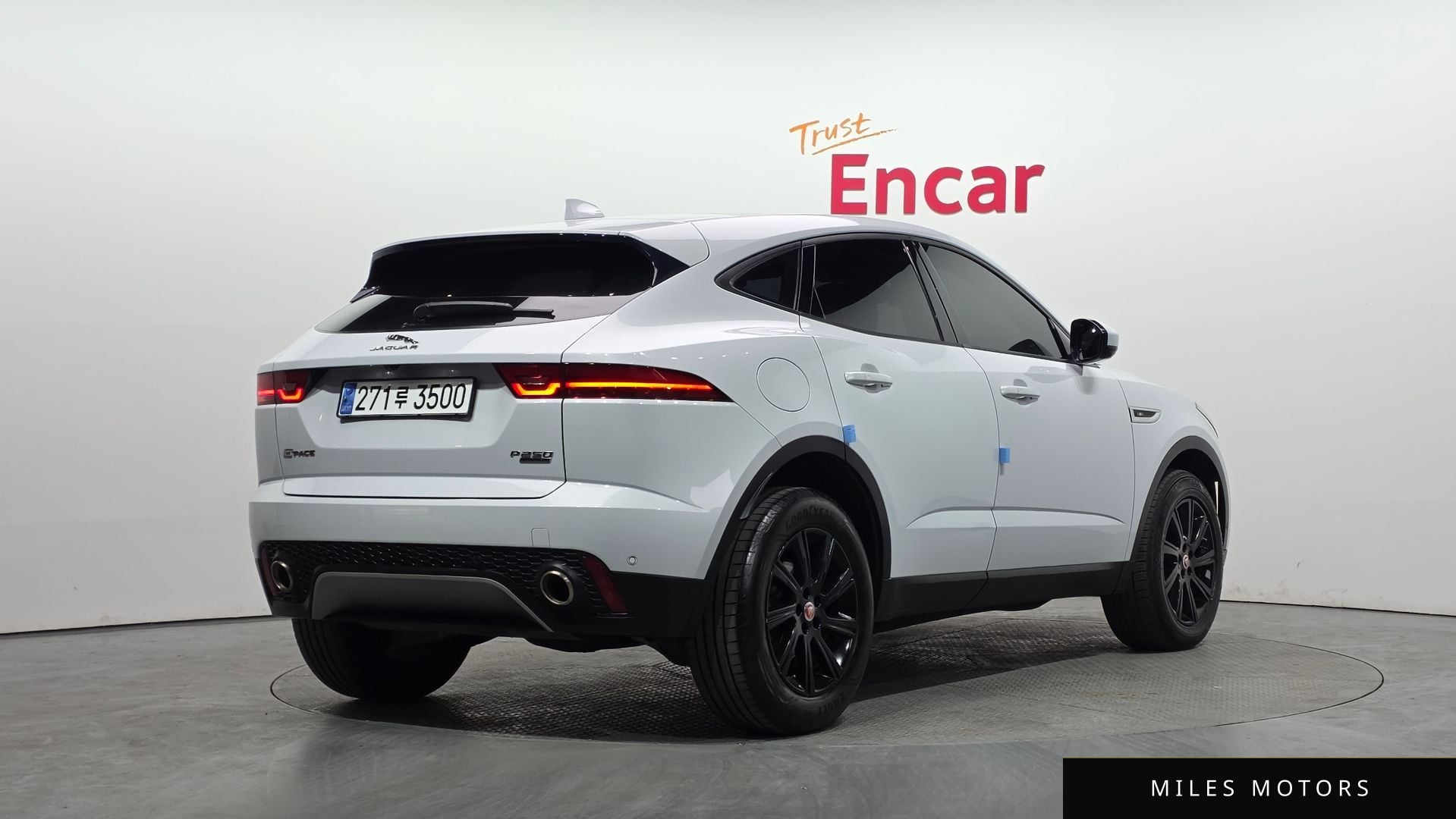 Jaguar E-PACE 2018 — миниатюра 2