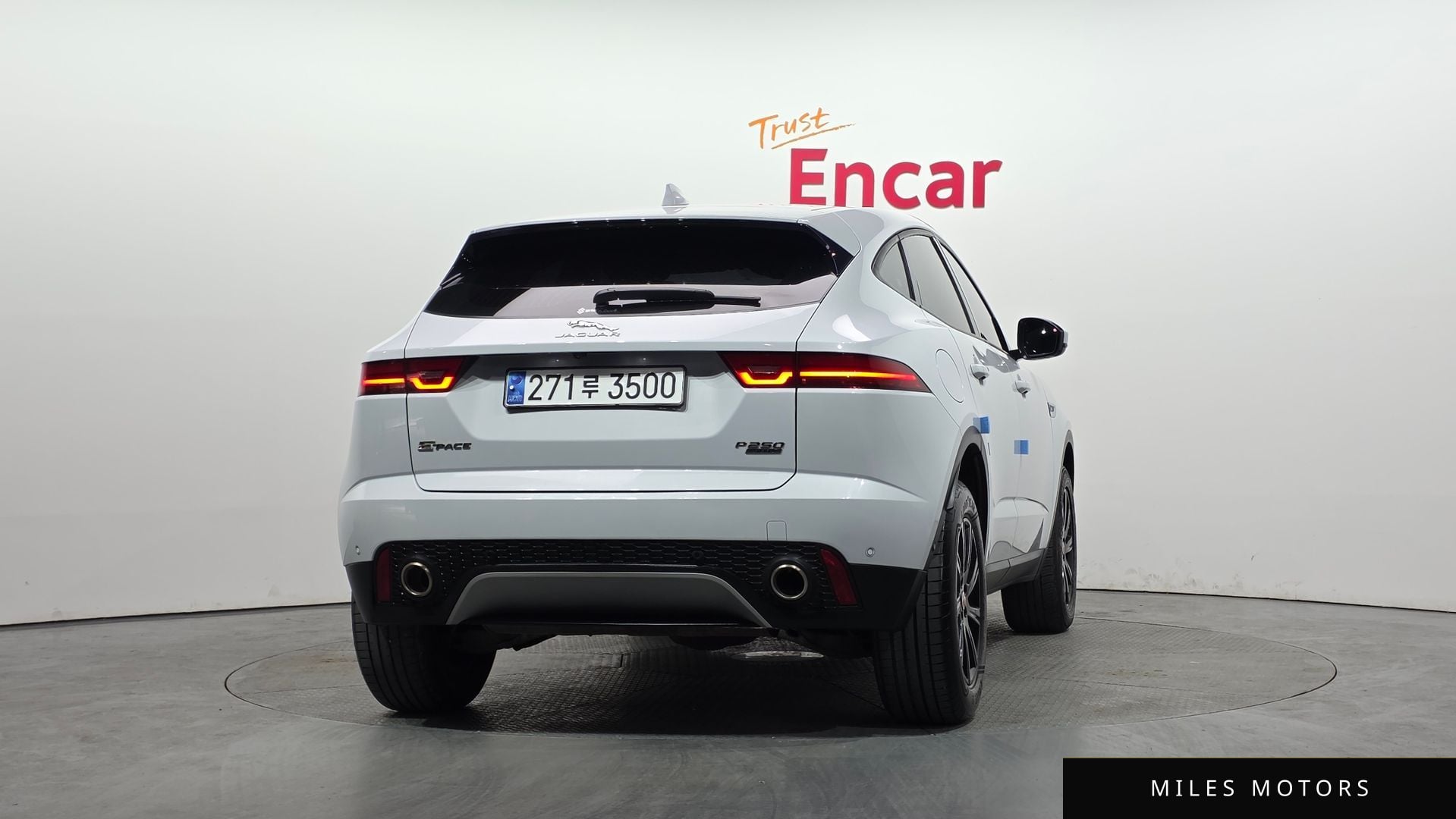 Jaguar E-PACE 2018 — миниатюра 4