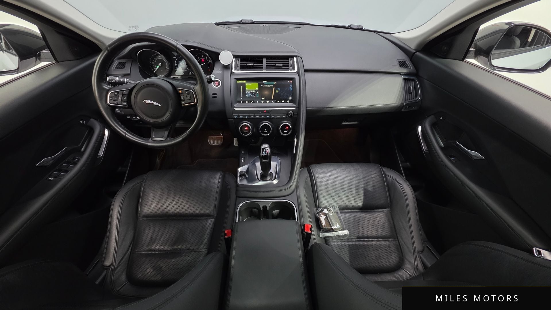 Jaguar E-PACE 2018 — миниатюра 10