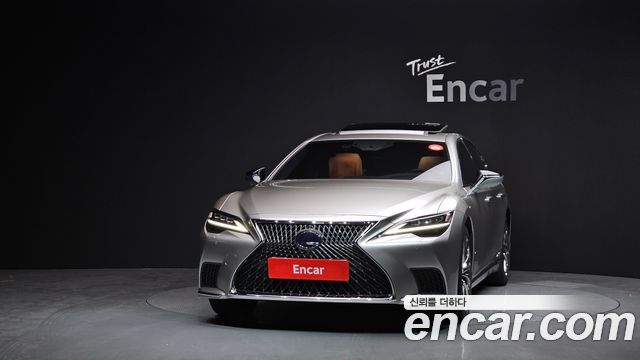 Лексус LS500h 2021 — миниатюра 3