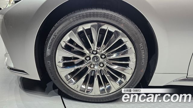 Лексус LS500h 2021 — миниатюра 5