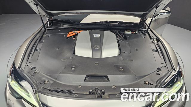 Лексус LS500h 2021 — миниатюра 6