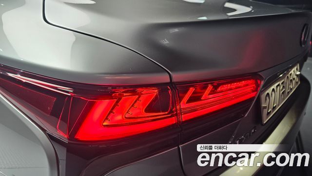 Лексус LS500h 2021 — миниатюра 9