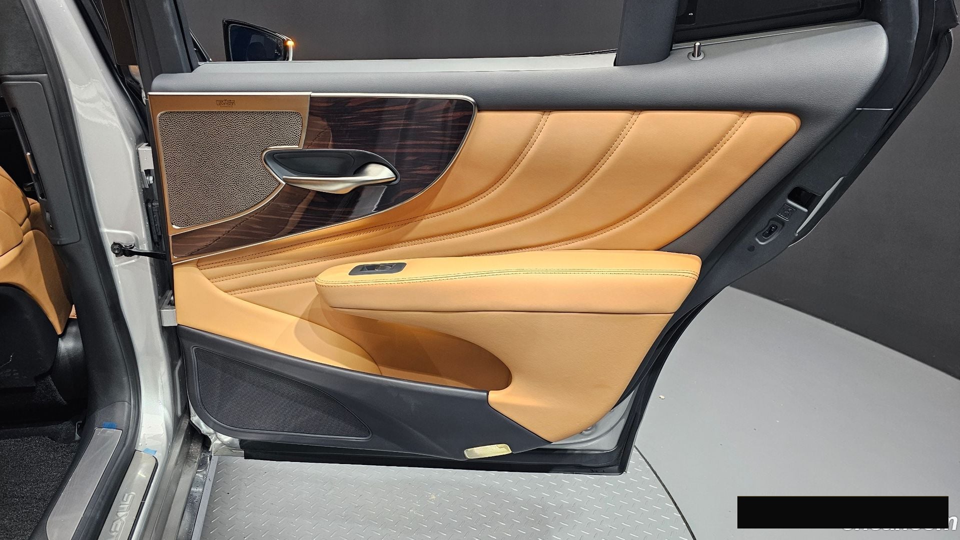 Лексус LS500h 2021 — миниатюра 15